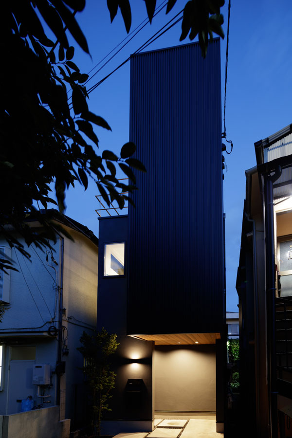 杉並区「ROJIOKU」の狭小住宅 完成写真